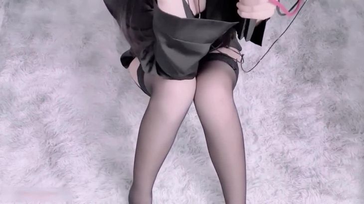 [斗鱼晚婉吥想睡]吊带丝袜 吃冰棒