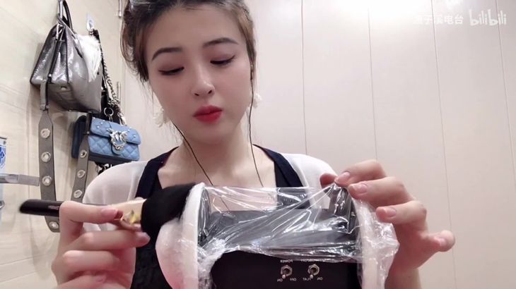 [渔子溪]ASMR 保鲜膜捂耳、轻扫低语、模拟下雨天！！！