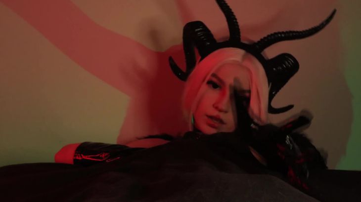 高颜值俄罗斯毛妹助眠，特有的舔耳真的绝了！40