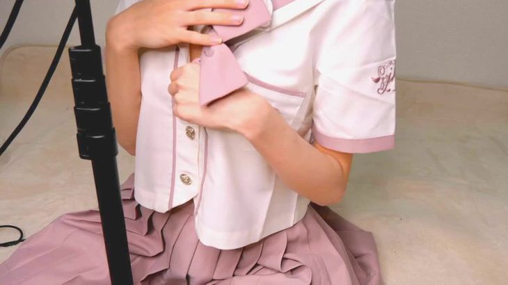 [ASMR利香]純粋無垢な妹が桃色セーラー服で耳舐め