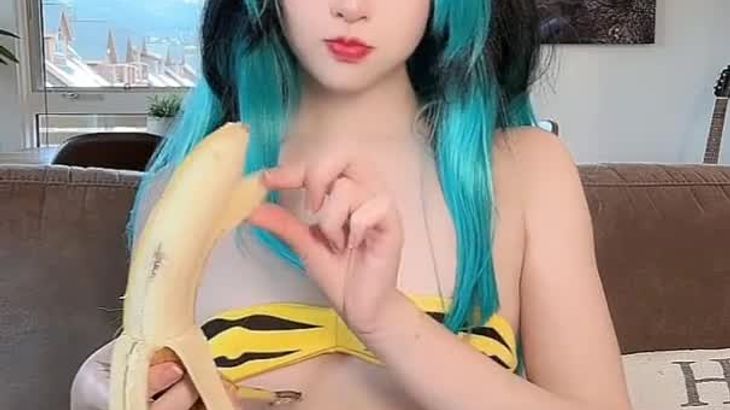 ASMRMissWarmJ 吃香蕉