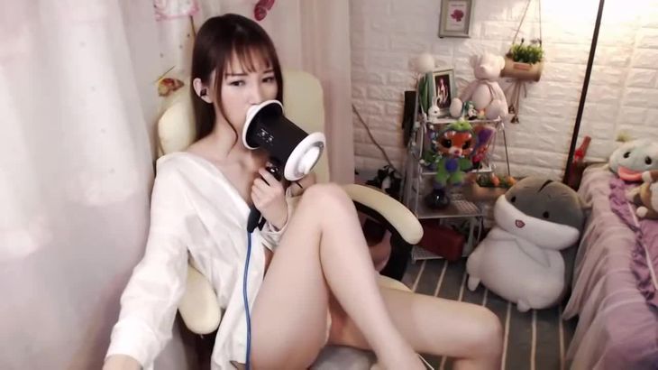 [桃桃]ASMR裸足娇喘舔耳